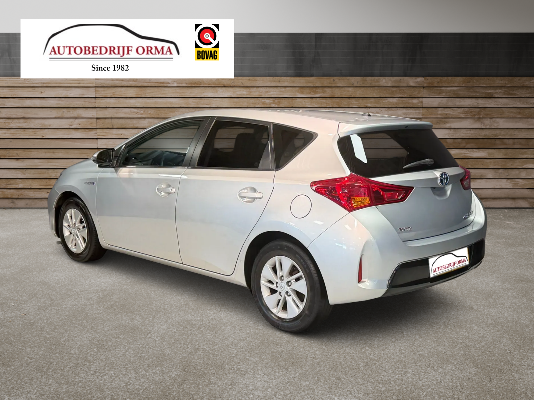 
								Toyota Auris 1.8Hybrid full									