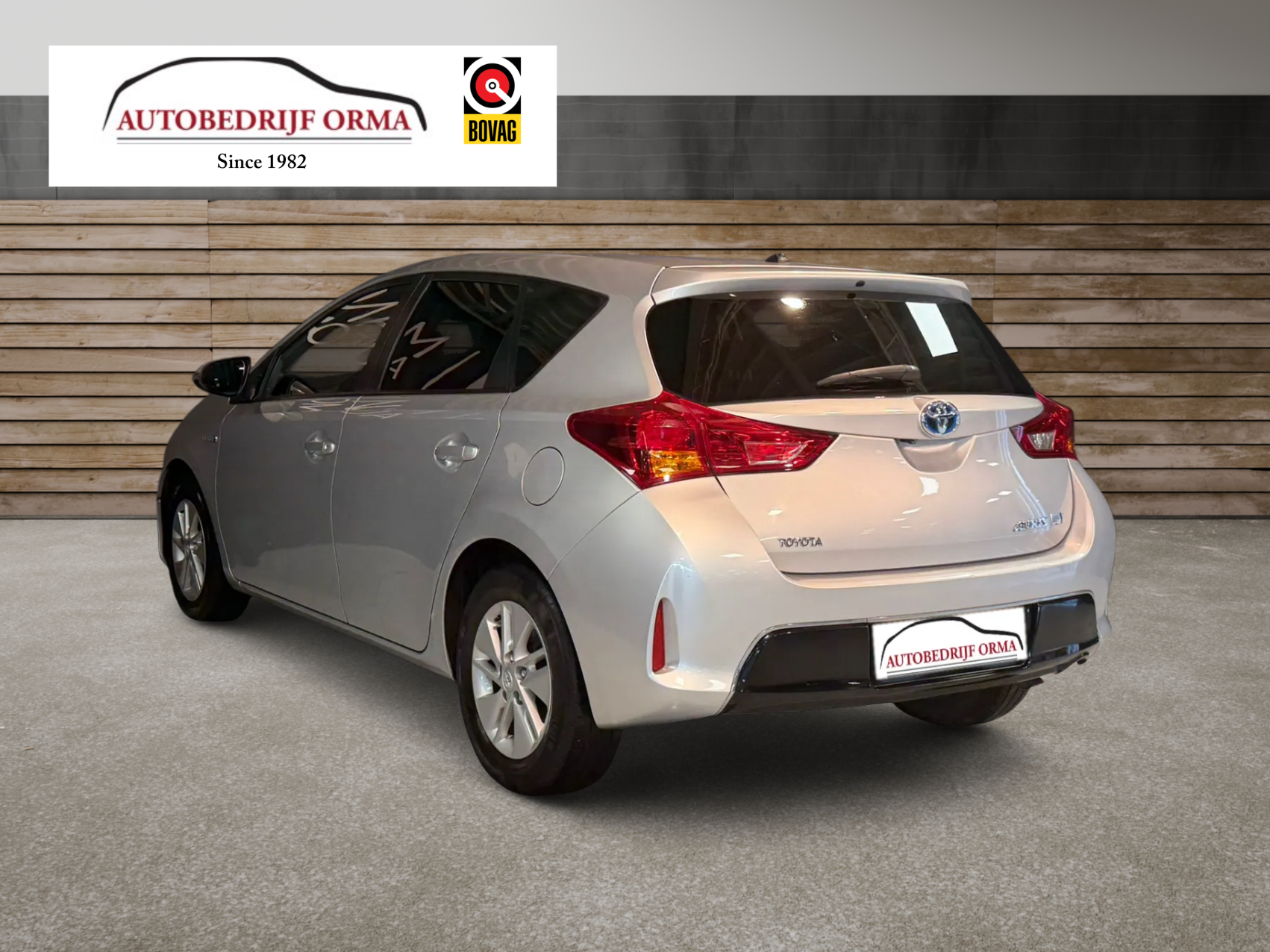 
								Toyota Auris 1.8Hybrid full									