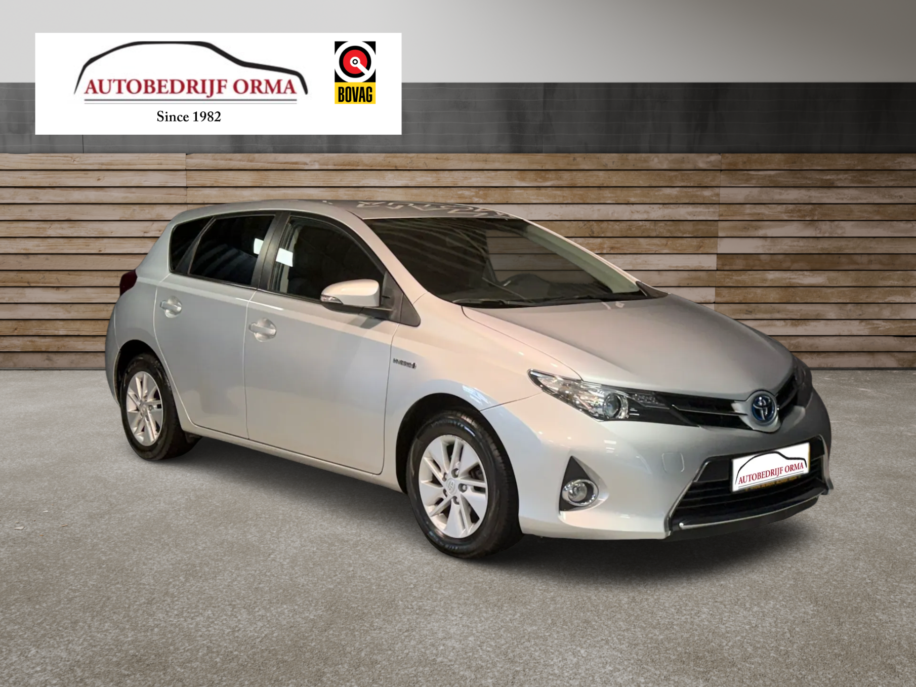 
								Toyota Auris 1.8Hybrid full									